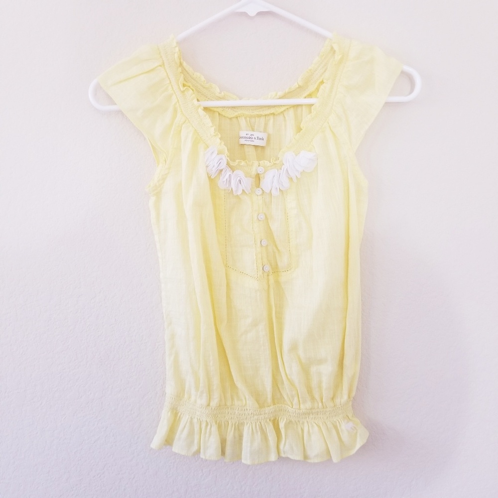 🆕 Abercrombie & Fitch Cute Light Yellow Blouse
